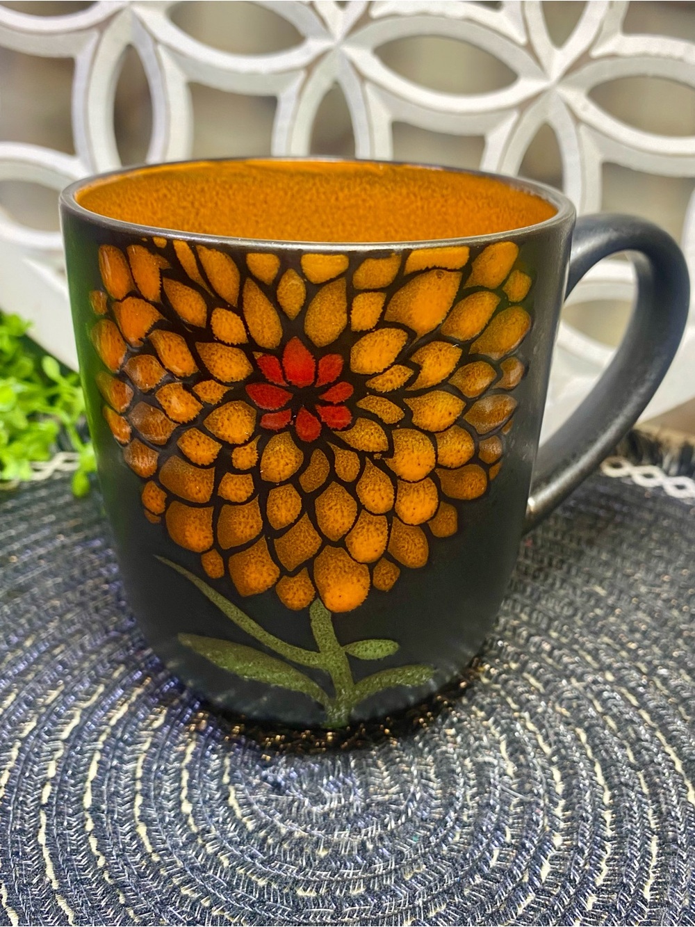 NWOT Bold Orange Flower Black Textured Coffee  16 oz Mug Gibson Home